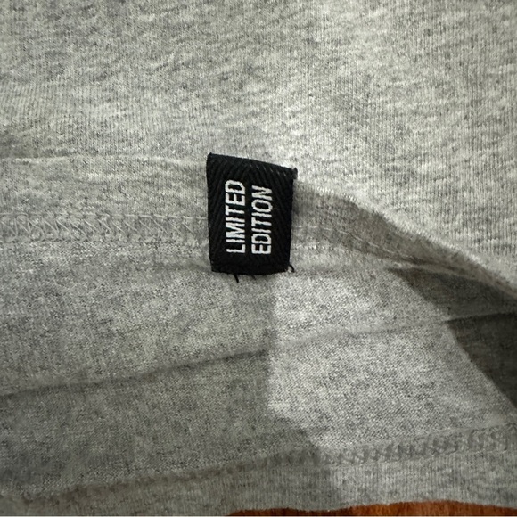 Kid Robot Limited Edition Shirt - Picture 6 of 8